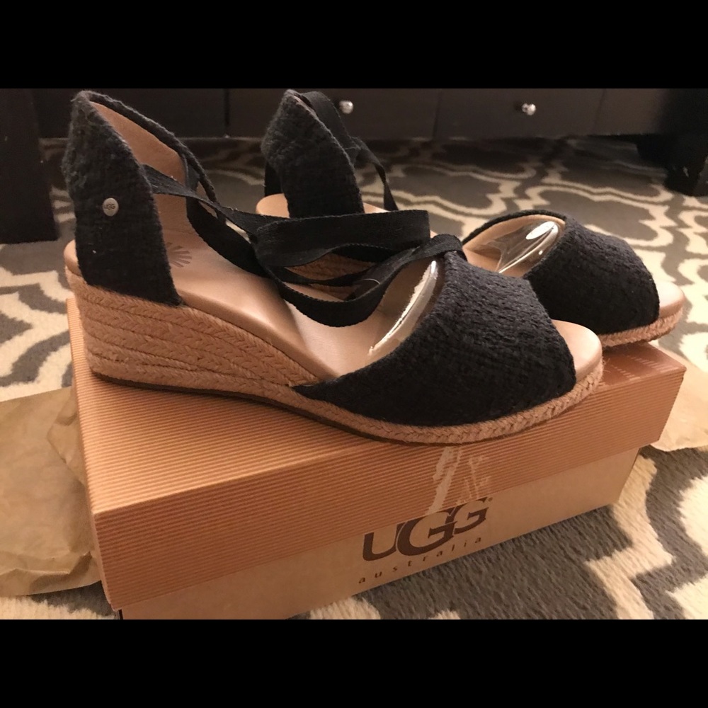 UGG Espadrille Delmar Black. New